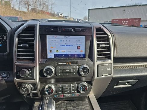 Used 2020 Ford F150 Platinum w/ Equipment Group 701A Luxury image 23