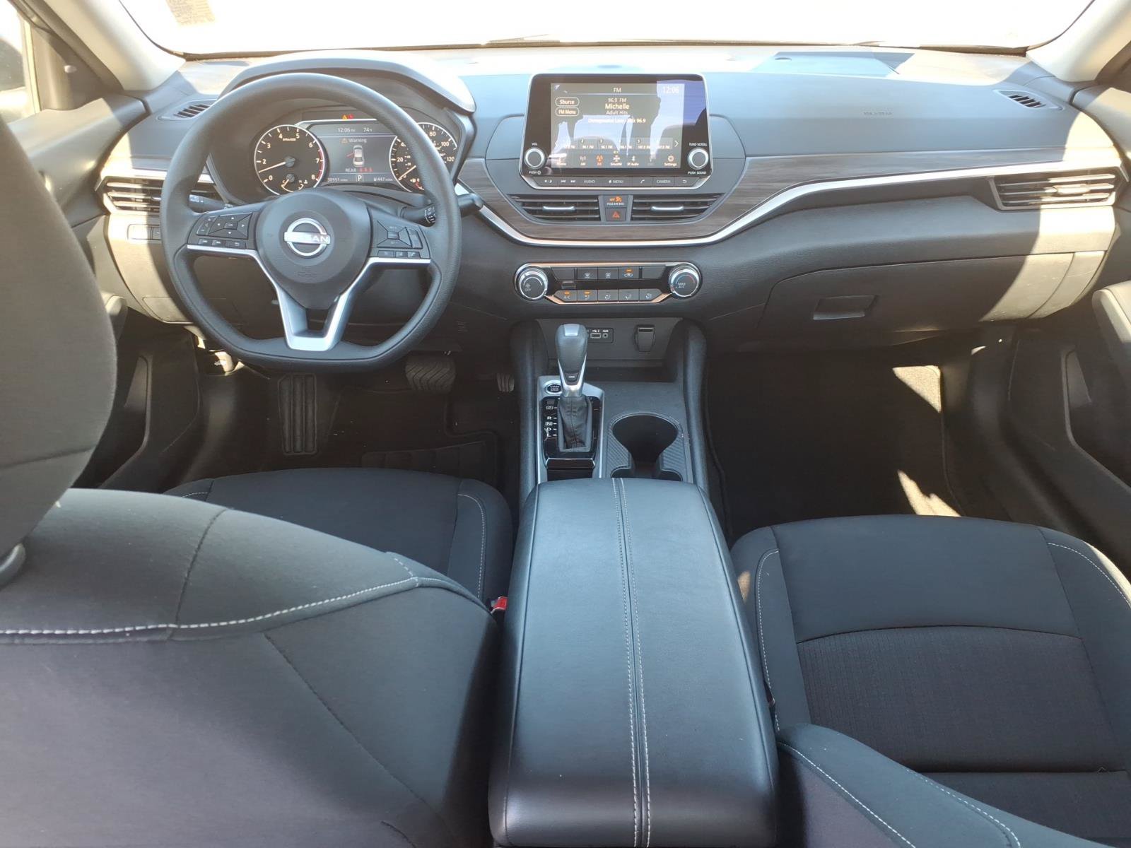 Used 2025 Nissan Altima 2.5 SV FWD image 18