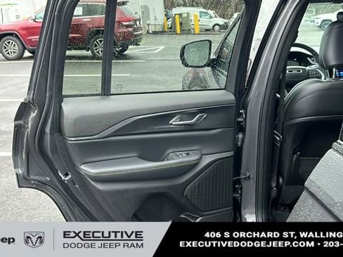 Used 2024 Jeep Grand Cherokee Altitude image 22