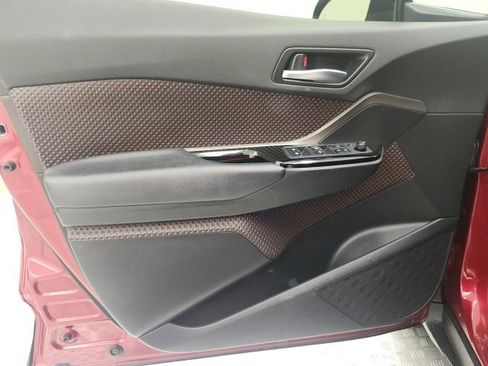 Used 2019 Toyota C-HR Limited image 11