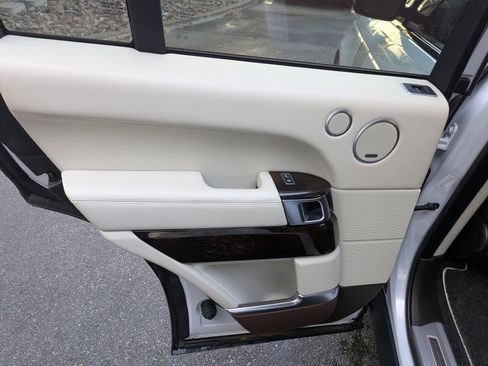 Used 2017 Land Rover Range Rover Autobiography image 29