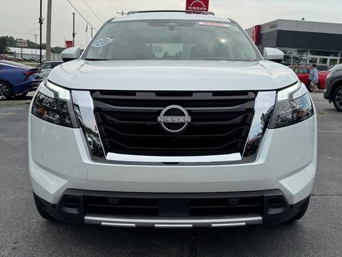 Certified 2025 Nissan Pathfinder Platinum w/ Cargo Package FWD image 8