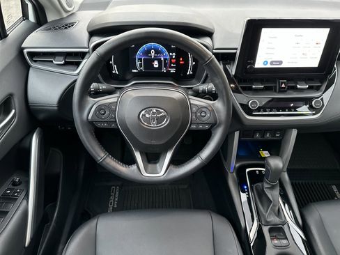 Used 2023 Toyota Corolla Cross XLE image 14