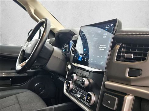 Used 2024 Ford Expedition Max XLT image 19