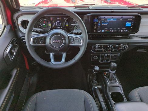 Used 2025 Jeep Wrangler Unlimited Sahara w/ Safety Group AWD/4WD image 15