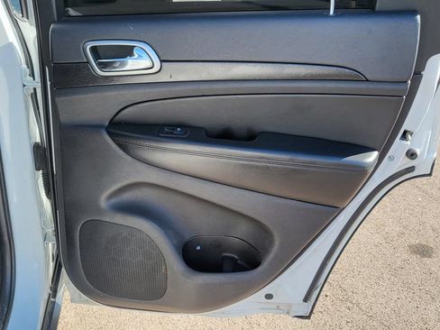 Used 2018 Jeep Grand Cherokee Laredo RWD image 18