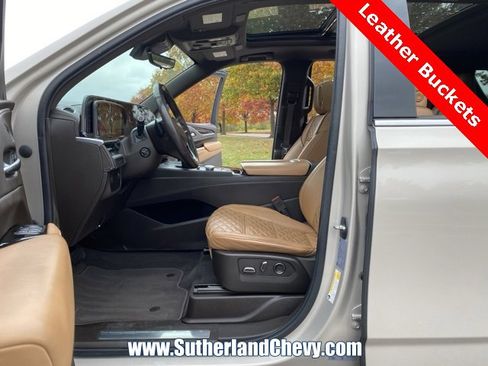 Used 2021 Cadillac Escalade Premium Luxury w/ LPO, Illumination Package image 17