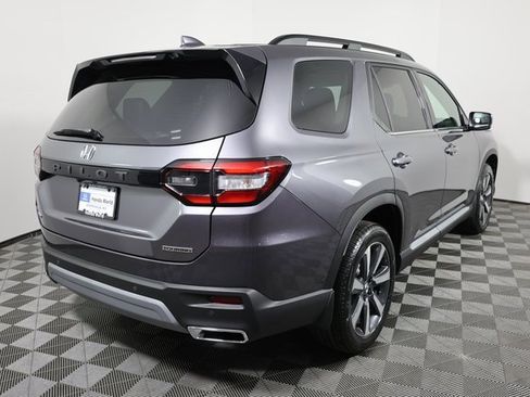 New 2025 Honda Pilot Touring image 4