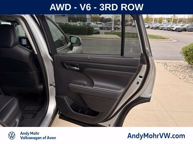Used 2021 Toyota Highlander XLE AWD/4WD image 17