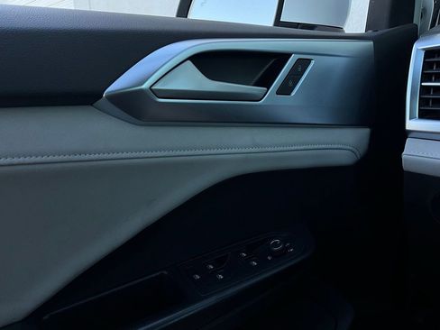 Used 2025 Volkswagen Taos SE image 21