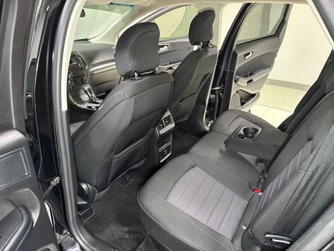 Used 2018 Ford Edge SE FWD image 21
