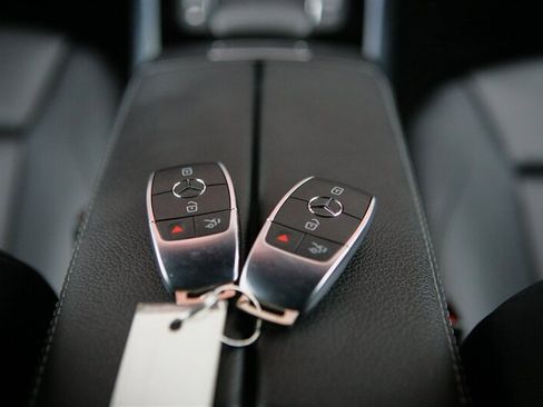 Used 2021 Mercedes-Benz GLA 250 4MATIC w/ Premium Package image 24