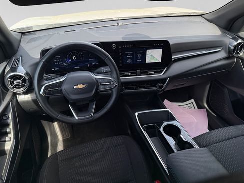 Used 2025 Chevrolet Equinox LT FWD image 12