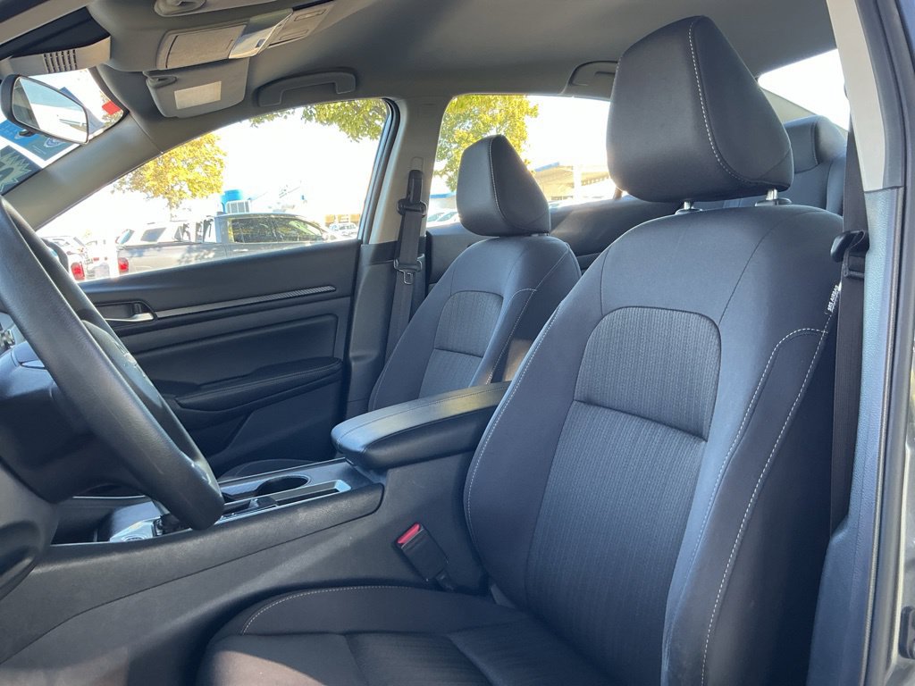 Used 2025 Nissan Altima 2.5 SV FWD image 16