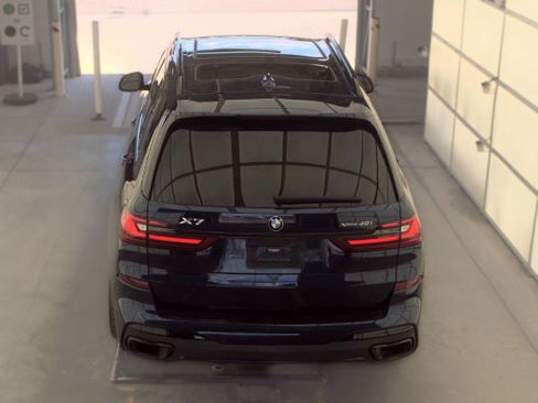 Used 2022 BMW X7 xDrive40i w/ M Sport Package AWD/4WD image 6