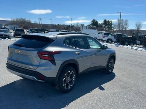 New 2026 Chevrolet Trax LT w/ Sunroof Package image 3