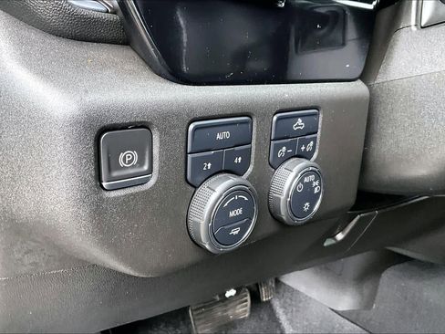 Used 2022 Chevrolet Silverado 1500 LT AWD/4WD image 32