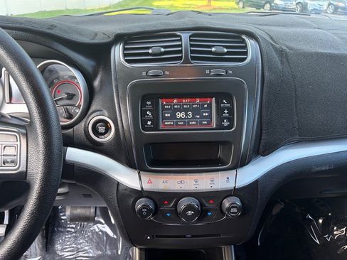 Used 2018 Dodge Journey SE FWD image 16