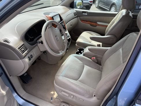 Used 2009 Toyota Sienna FWD image 12