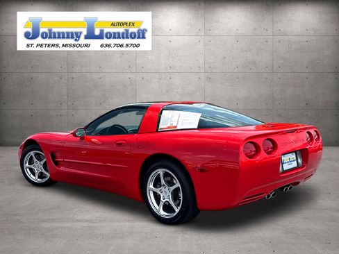Used 2002 Chevrolet Corvette Coupe w/ Preferred Equipment Group2 RWD image 3