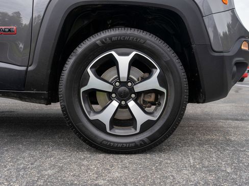 Used 2019 Jeep Renegade Trailhawk AWD/4WD image 10