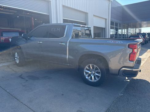 Used 2021 Chevrolet Silverado 1500 LTZ w/ LTZ Convenience Package II AWD/4WD image 3