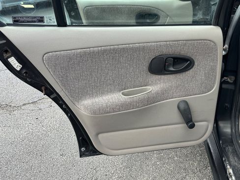 Used 2002 Saturn S-Series SL2 FWD image 15