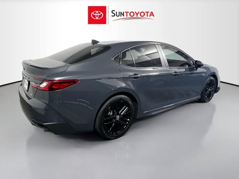 Used 2025 Toyota Camry SE w/ Convenience Package FWD image 4