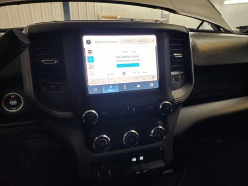 Used 2024 RAM 3500 Tradesman w/ Chrome Appearance Group AWD/4WD image 9
