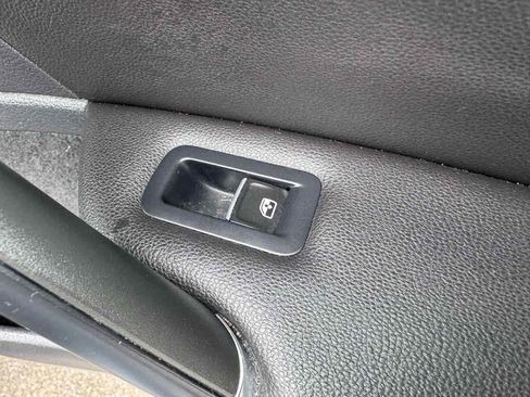 Used 2017 Volkswagen Golf R 4-Door image 32