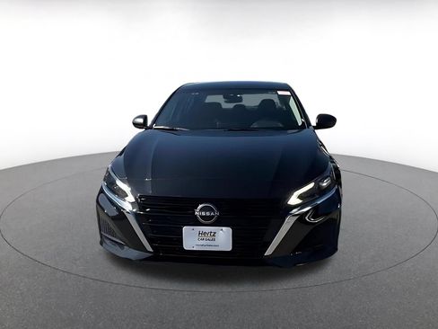 Used 2025 Nissan Altima 2.5 SV FWD image 4