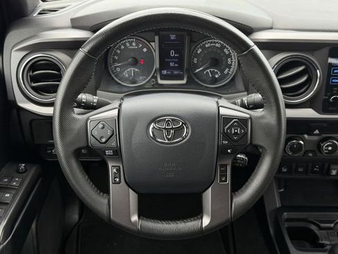 Used 2019 Toyota Tacoma TRD Off-Road w/ Technology Package AWD/4WD image 14