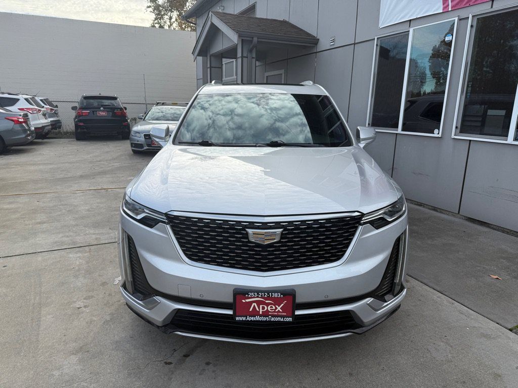 Used 2020 Cadillac XT6 Premium Luxury FWD image 2