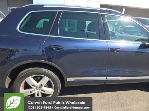 Used 2014 Volkswagen Touareg TDI AWD/4WD image 11