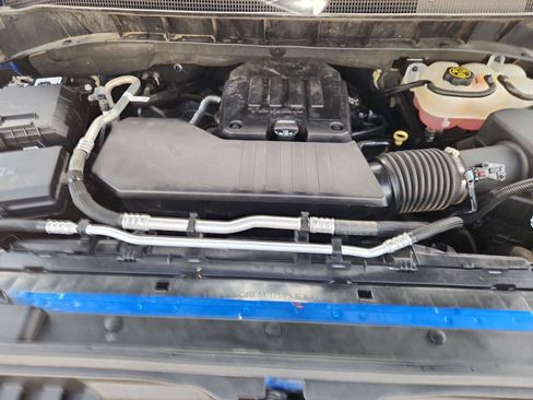Used 2022 Chevrolet Silverado 1500 LT AWD/4WD image 29