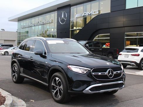 Used 2025 Mercedes-Benz GLC 350e 4MATIC image 3