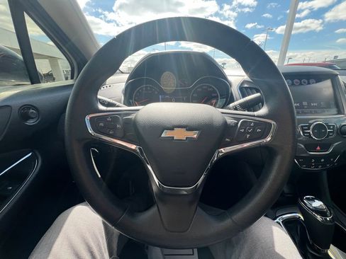 Used 2018 Chevrolet Cruze LT w/ Sun And Sound Package image 18
