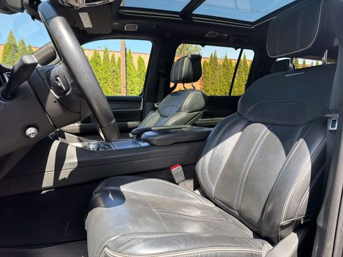 Used 2022 Jeep Grand Wagoneer Series II AWD/4WD image 4