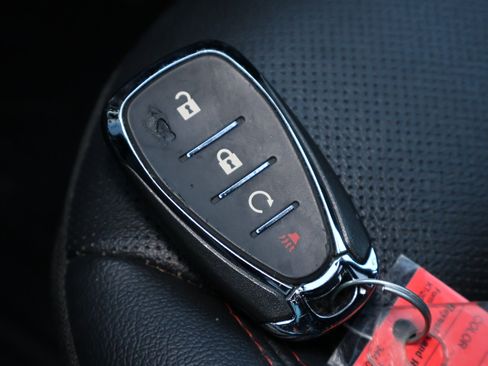 Used 2024 Chevrolet Trax RS w/ Sunroof Package FWD image 24