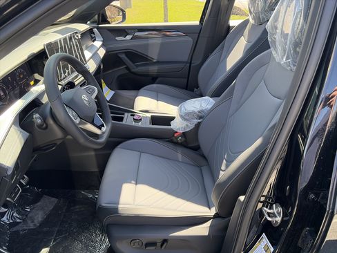 New 2026 Volkswagen Tiguan SE R-Line AWD/4WD image 13