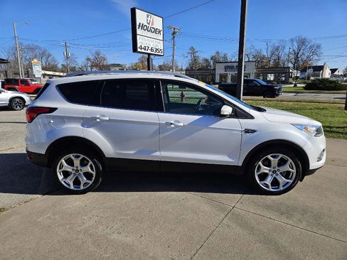 Used 2019 Ford Escape Titanium image 4