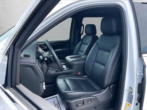 Used 2024 GMC Yukon SLE w/ Gmc Pro Safety Plus Package RWD image 26
