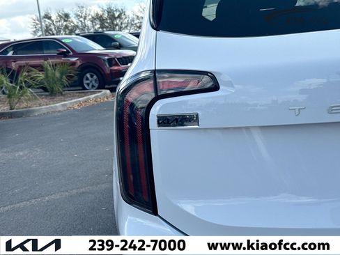 Certified 2024 Kia Telluride SX Prestige w/ Towing Package image 10