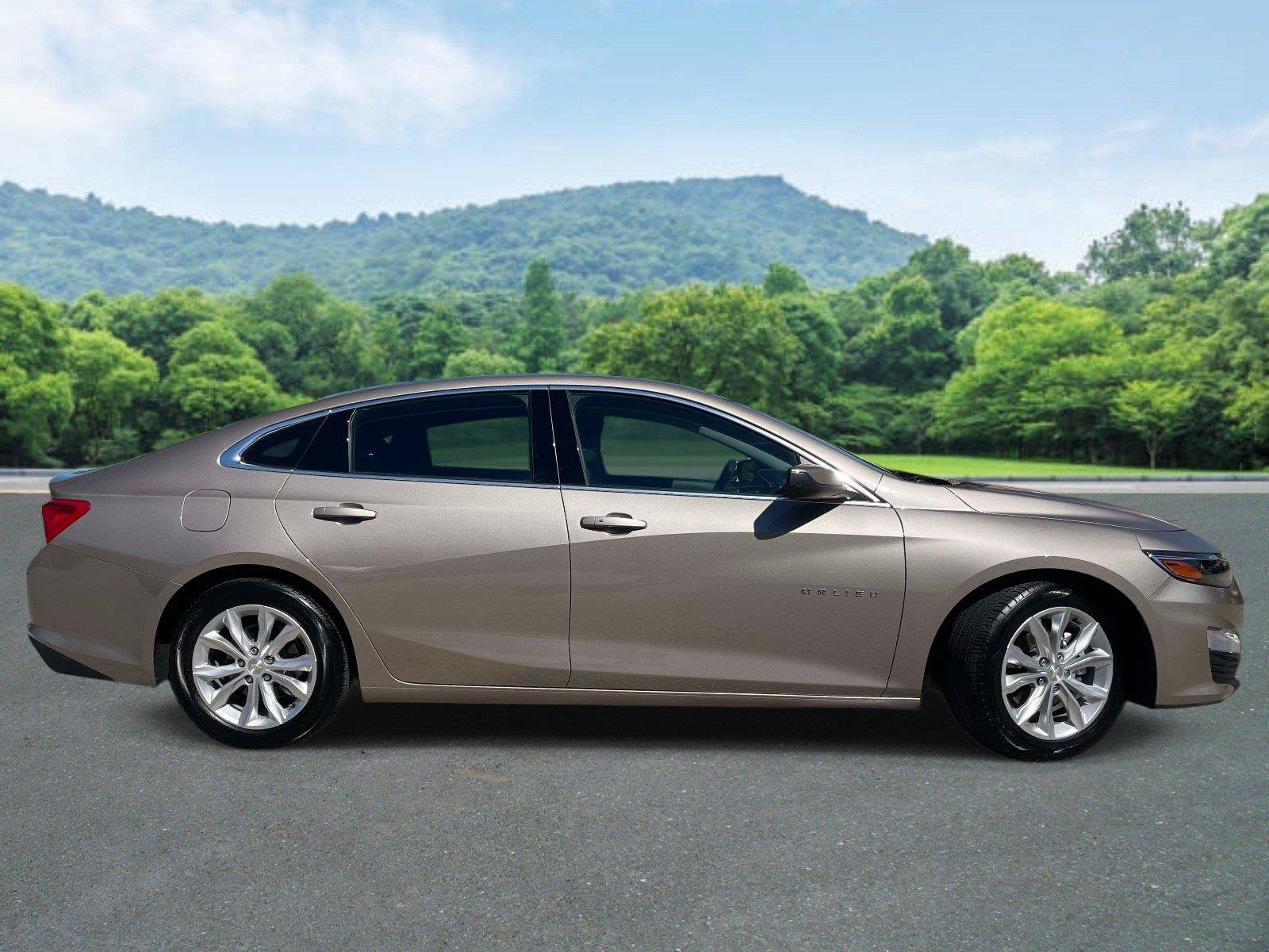 Used 2024 Chevrolet Malibu LT FWD image 2