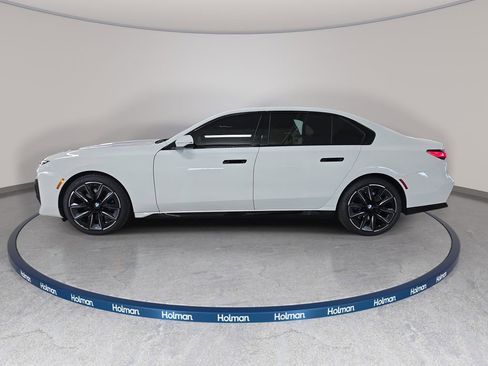 Used 2025 BMW 740i w/ Premium Package RWD image 11