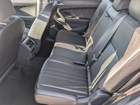 Used 2024 Volkswagen Tiguan SE image 15