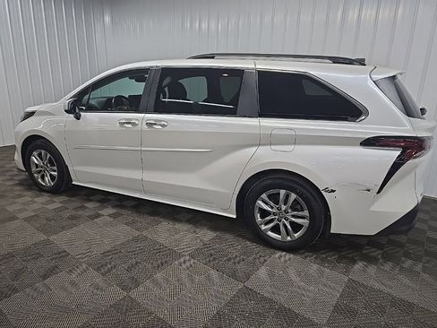 Used 2024 Toyota Sienna XLE image 4