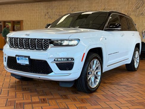 Used 2022 Jeep Grand Cherokee Summit w/ Luxury Tech Group V AWD/4WD image 4