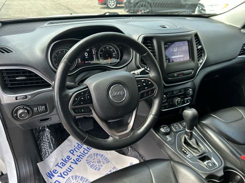 Used 2019 Jeep Cherokee Latitude Plus w/ Cold Weather Group AWD/4WD image 13