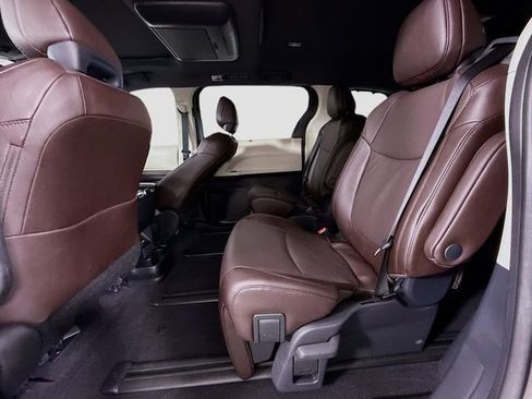 Certified 2023 Toyota Sienna Platinum image 26